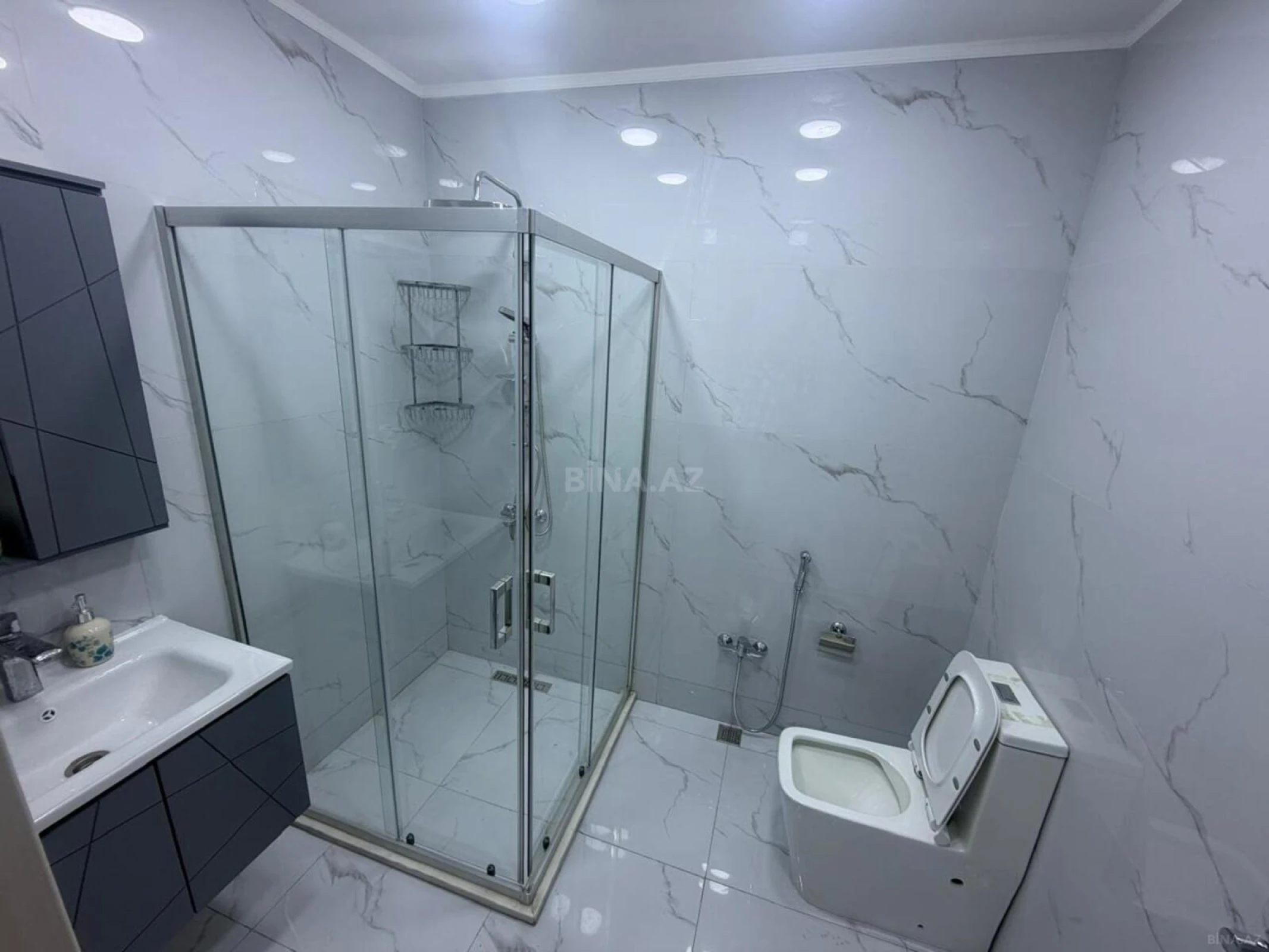 Kirayə verilir 2 otaqlı mənzil 75 m²