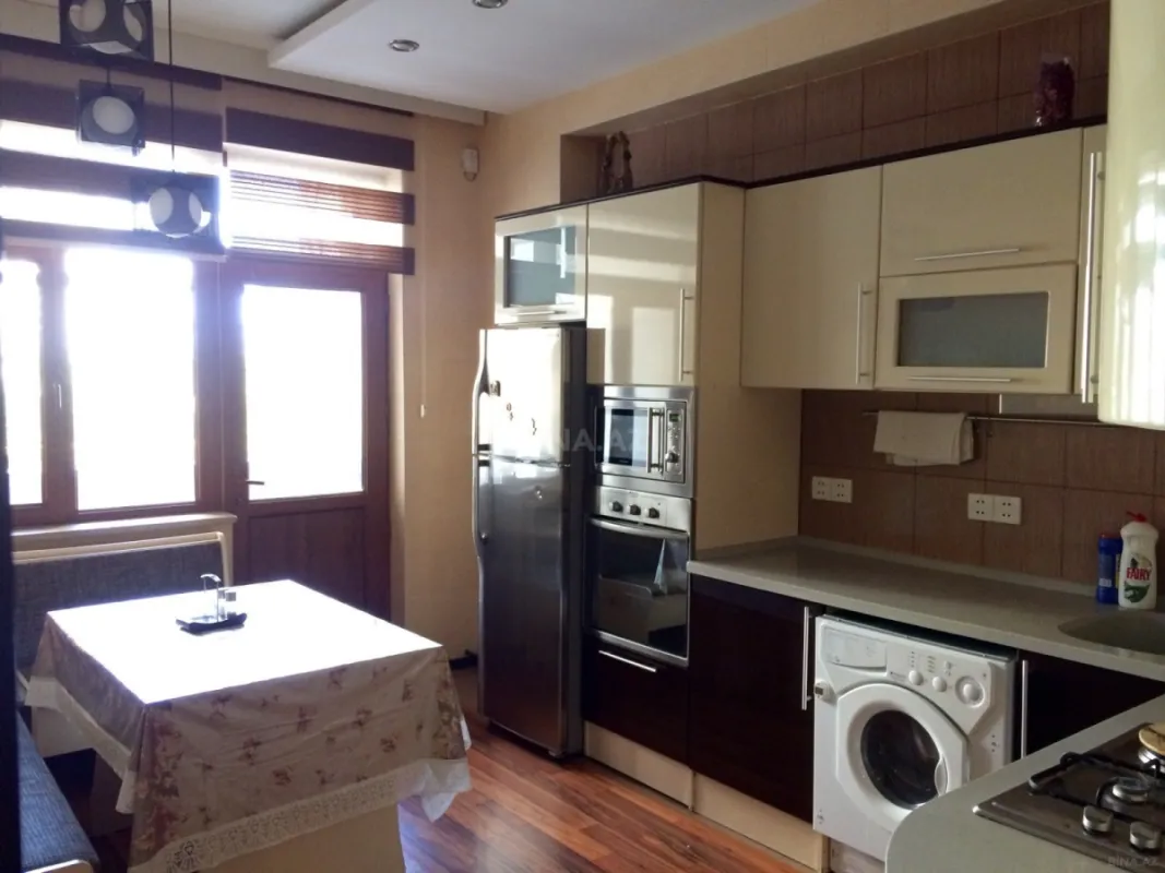 Satılır 3 otaqlı mənzil 117 m²