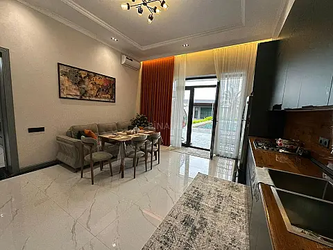 Kirayə verilir 5 otaqlı həyət evi 270 m²