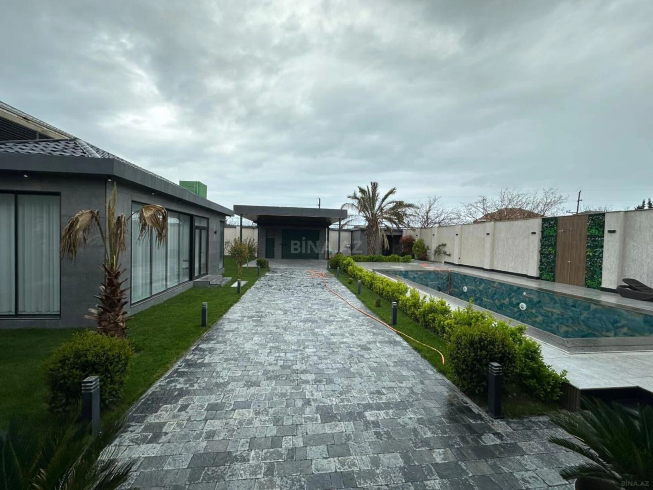 Kirayə verilir 5 otaqlı həyət evi 270 m²