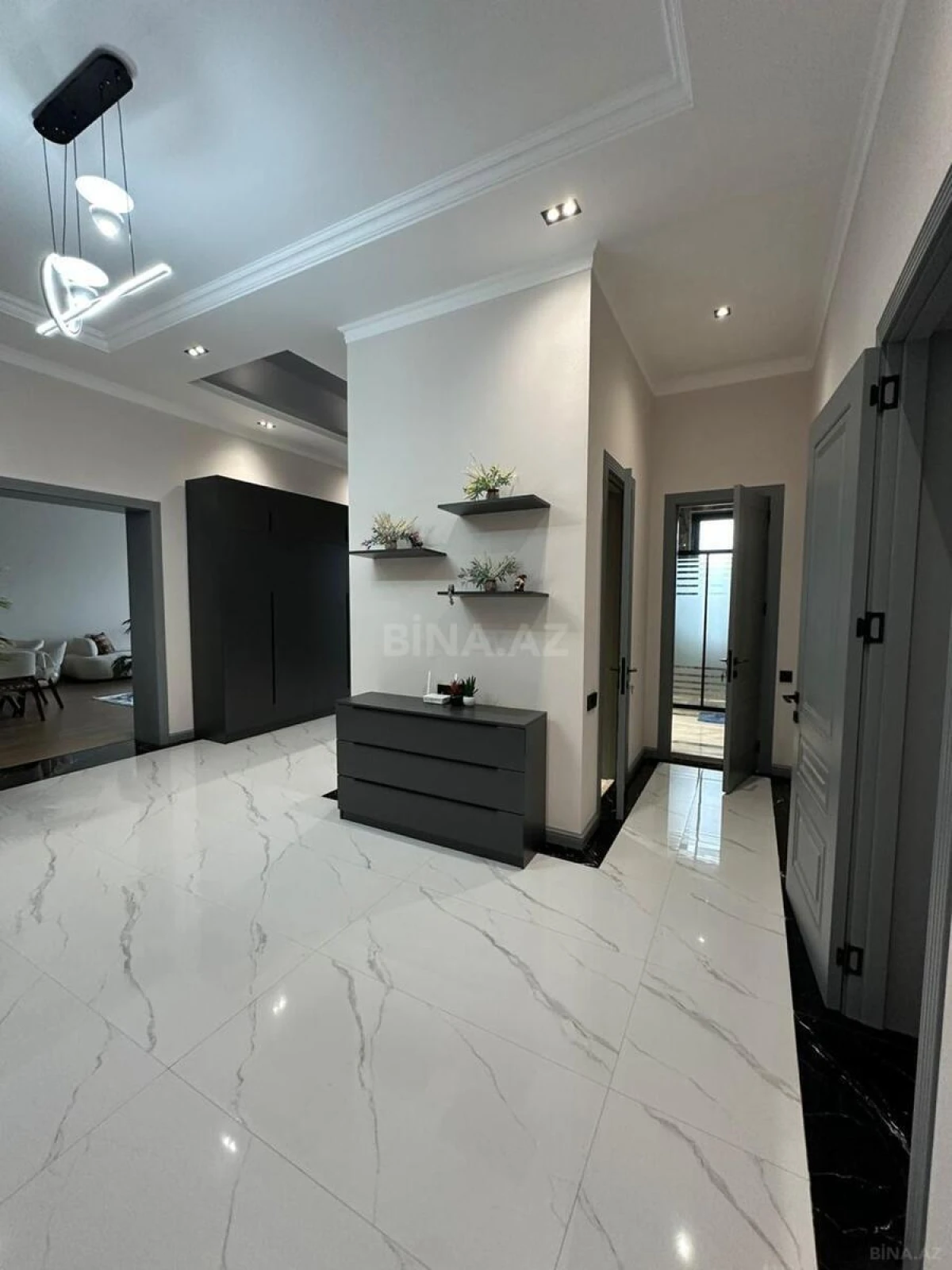 Kirayə verilir 5 otaqlı həyət evi 270 m²