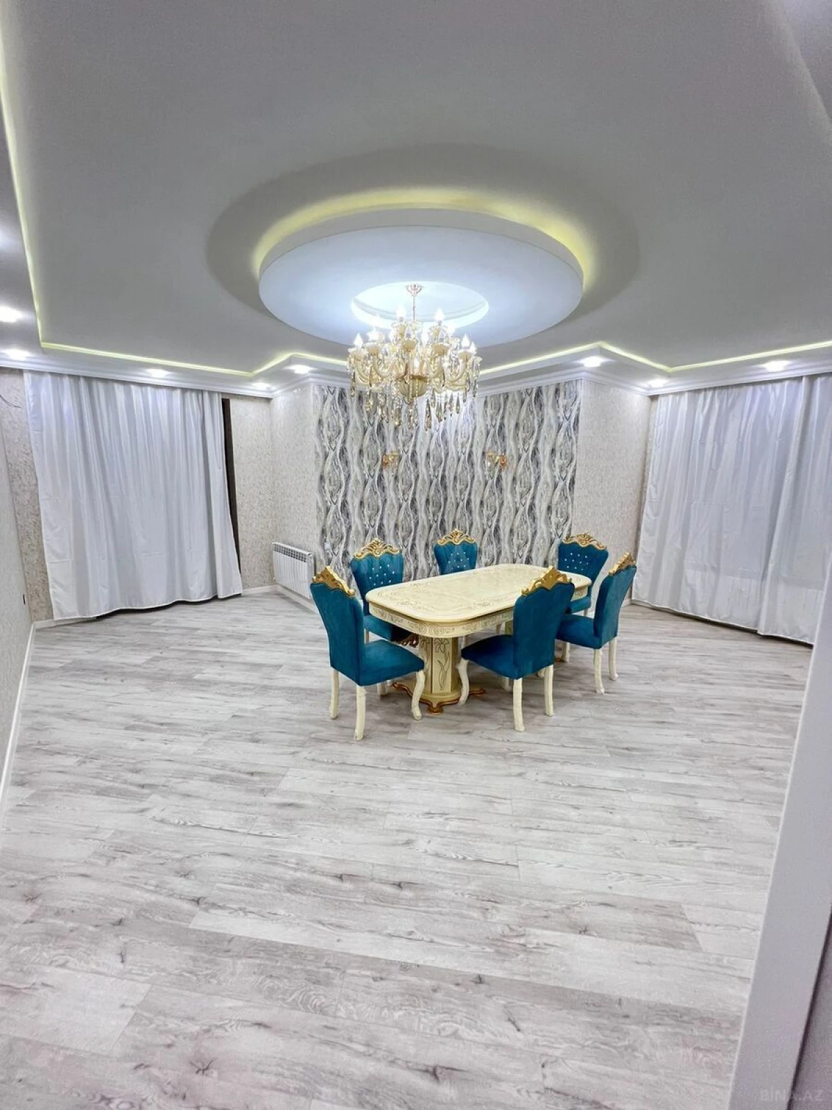 Kirayə verilir 4 otaqlı mənzil 140 m²