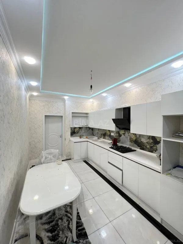Kirayə verilir 4 otaqlı mənzil 140 m²