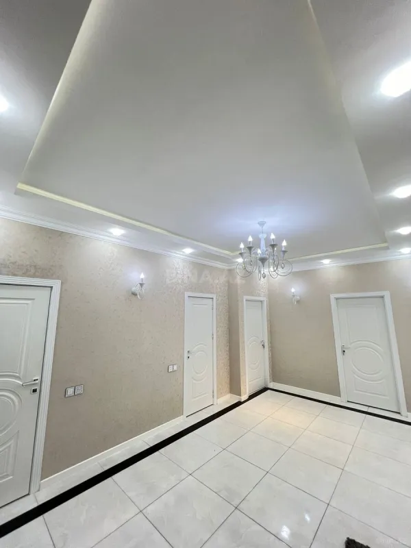 Kirayə verilir 4 otaqlı mənzil 140 m²