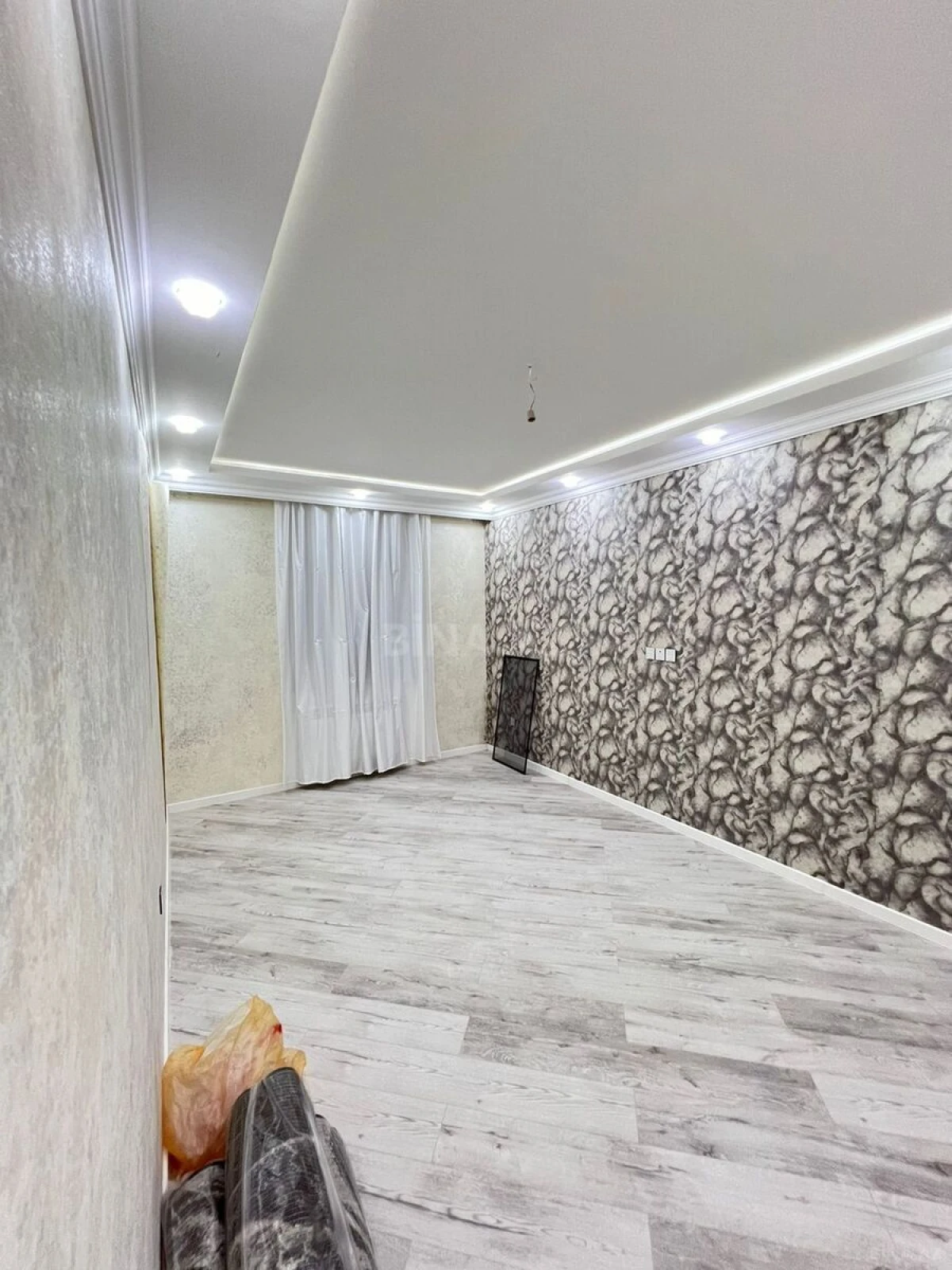 Kirayə verilir 4 otaqlı mənzil 140 m²