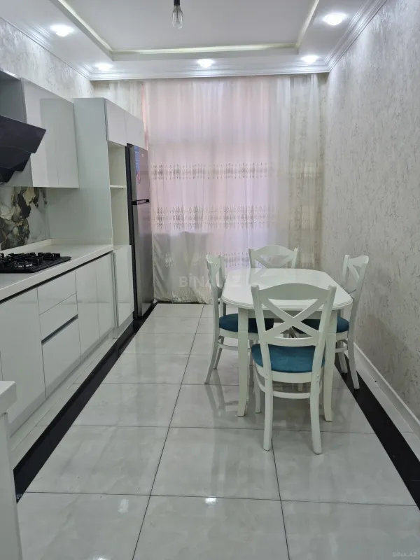 Kirayə verilir 4 otaqlı mənzil 140 m²