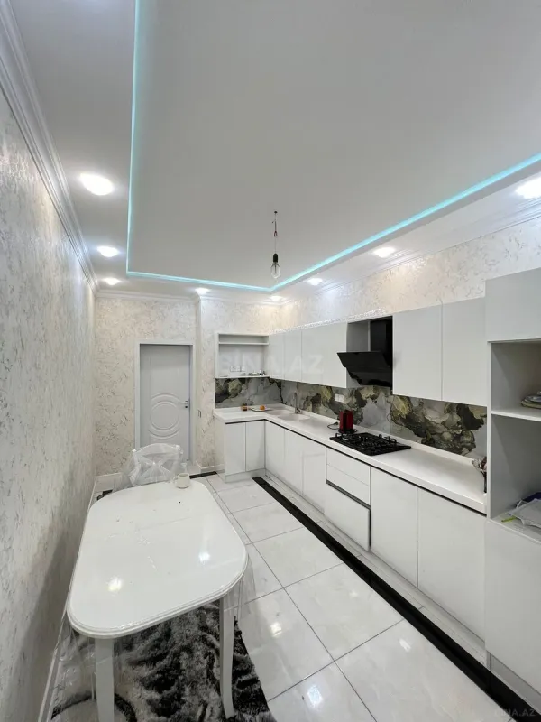 Kirayə verilir 4 otaqlı mənzil 140 m²