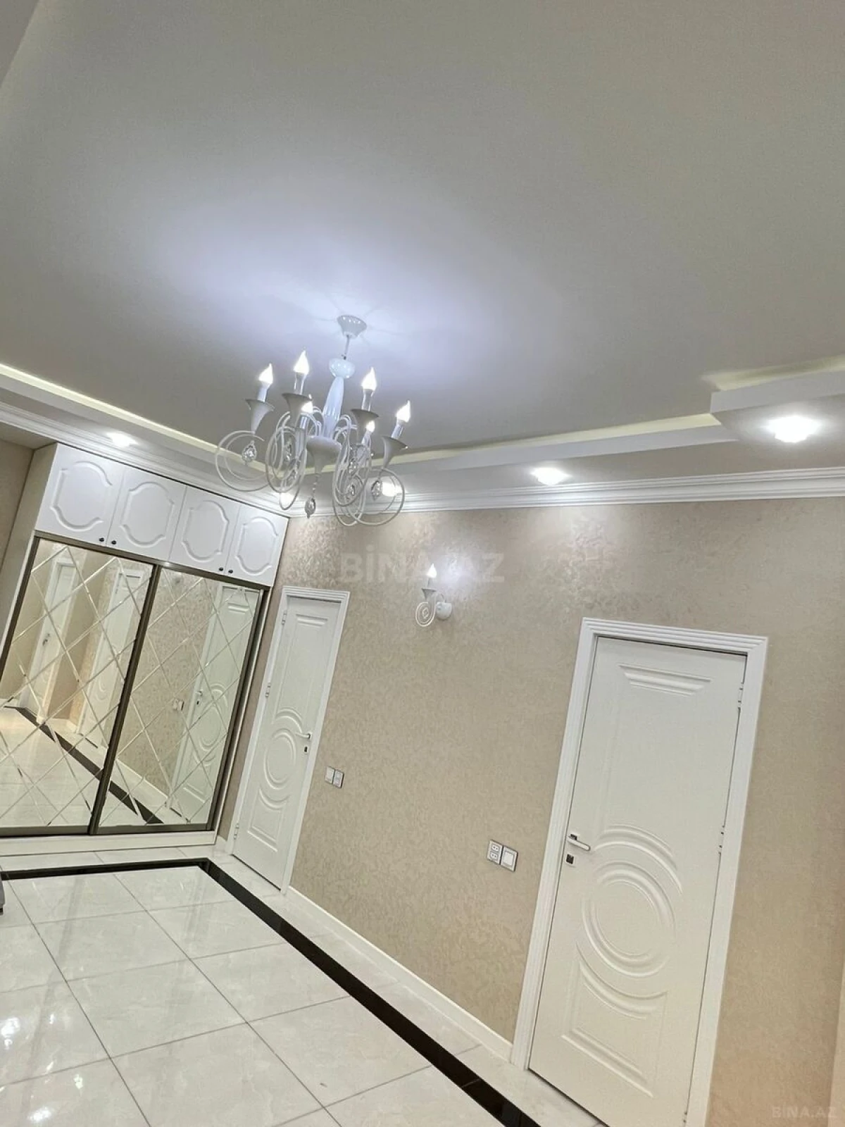 Kirayə verilir 4 otaqlı mənzil 140 m²