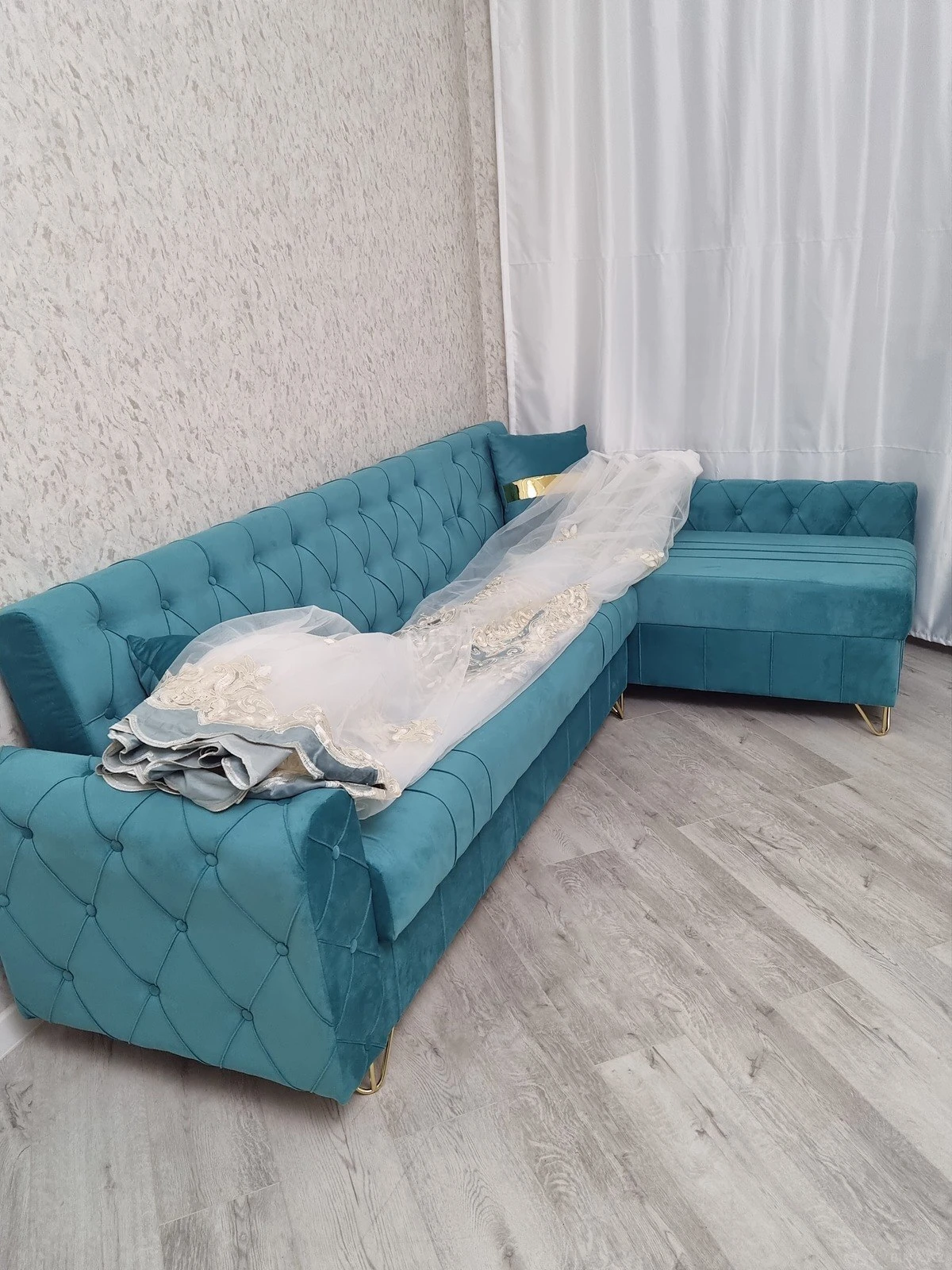 Kirayə verilir 4 otaqlı mənzil 140 m²