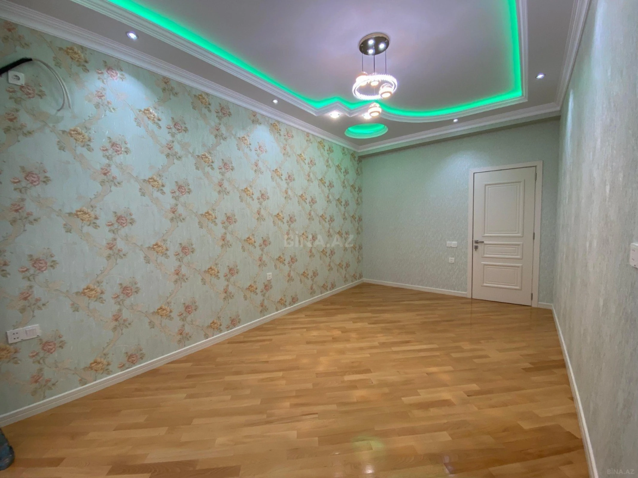 Satılır 3 otaqlı mənzil 102 m²