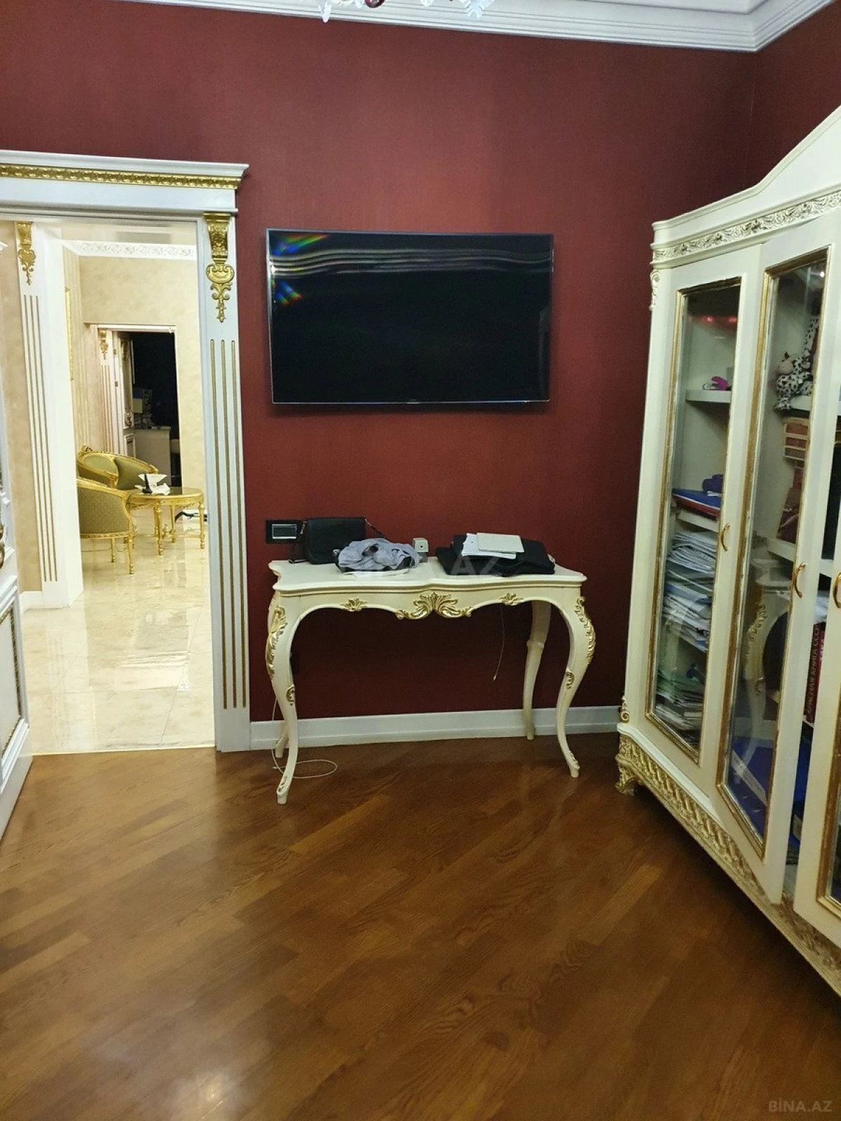 Satılır 5 otaqlı mənzil 330 m²