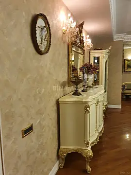 Satılır 5 otaqlı mənzil 330 m²