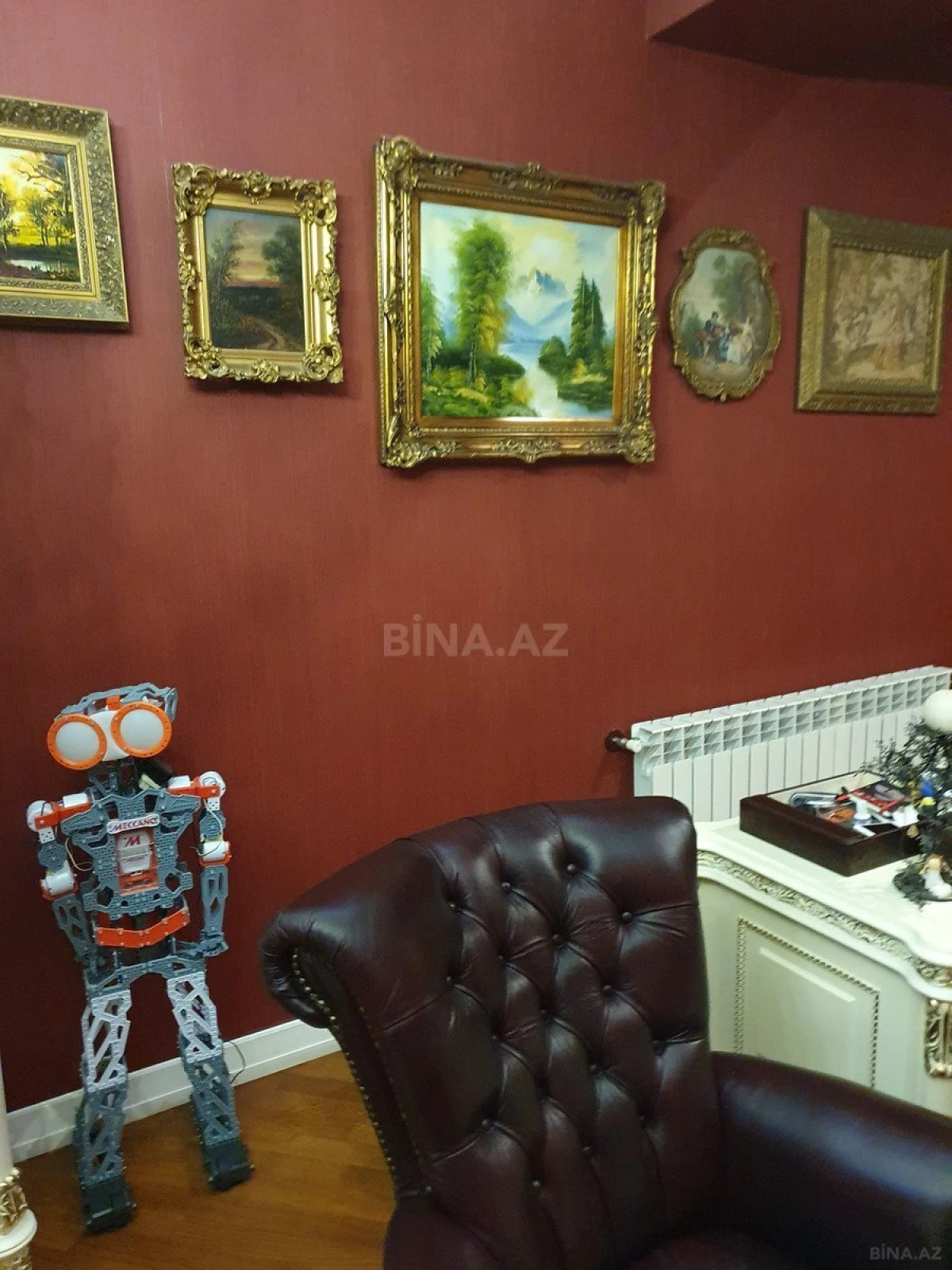 Satılır 5 otaqlı mənzil 330 m²