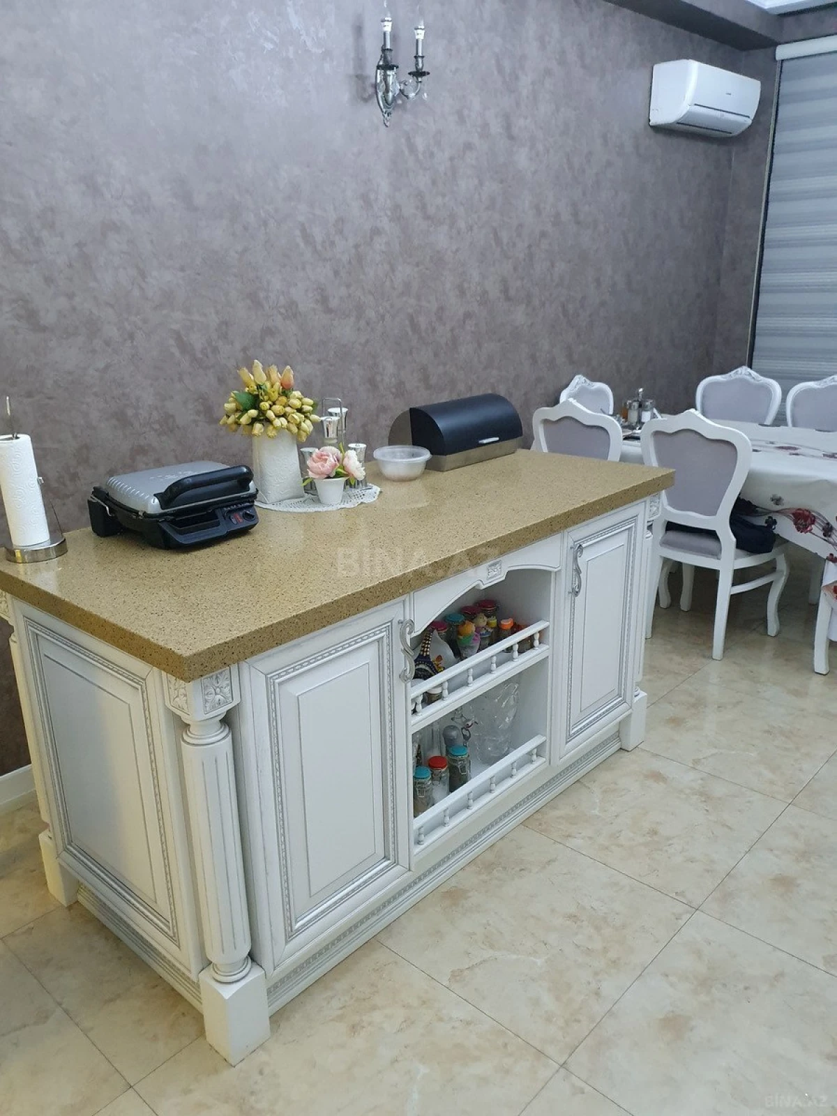 Satılır 5 otaqlı mənzil 330 m²