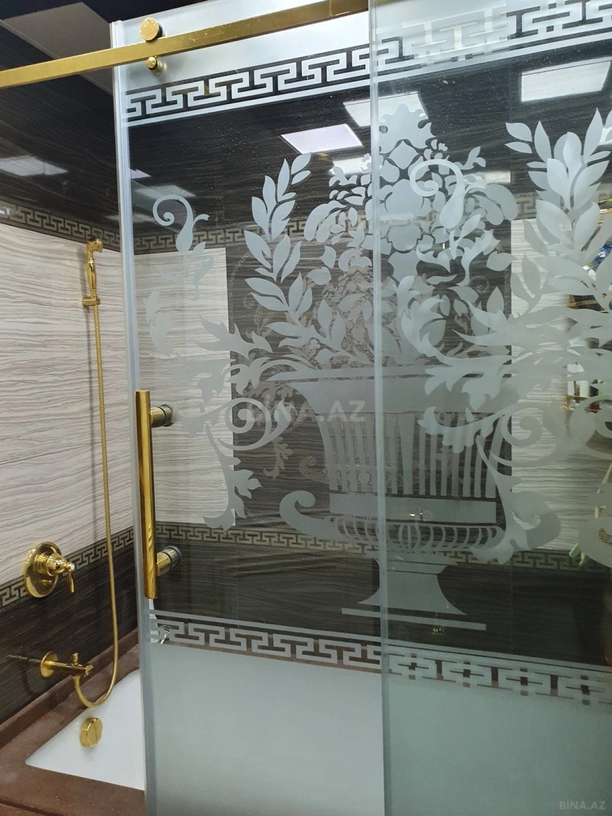 Satılır 5 otaqlı mənzil 330 m²