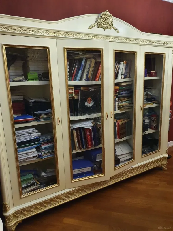 Satılır 5 otaqlı mənzil 330 m²