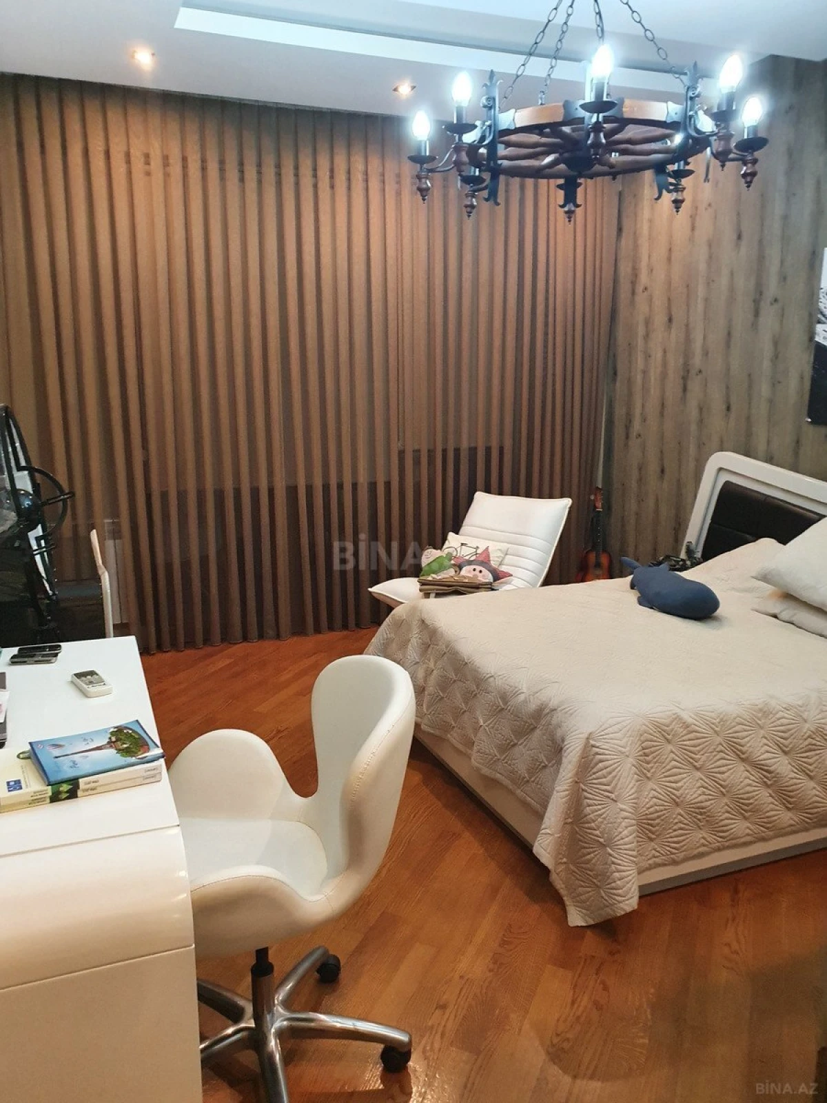 Satılır 5 otaqlı mənzil 330 m²