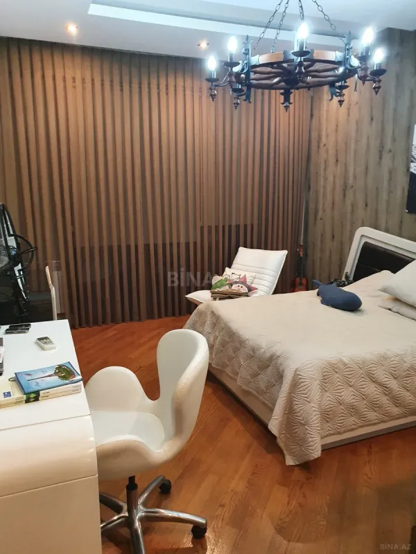 Satılır 5 otaqlı mənzil 330 m²