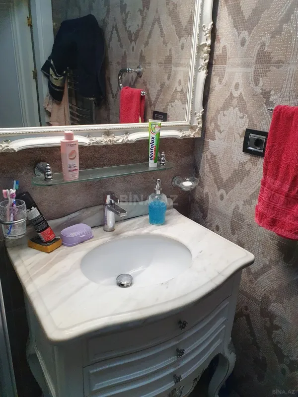 Satılır 5 otaqlı mənzil 330 m²