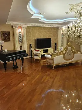 Satılır 5 otaqlı mənzil 330 m²