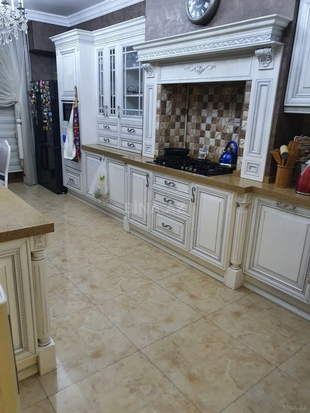 Satılır 5 otaqlı mənzil 330 m²