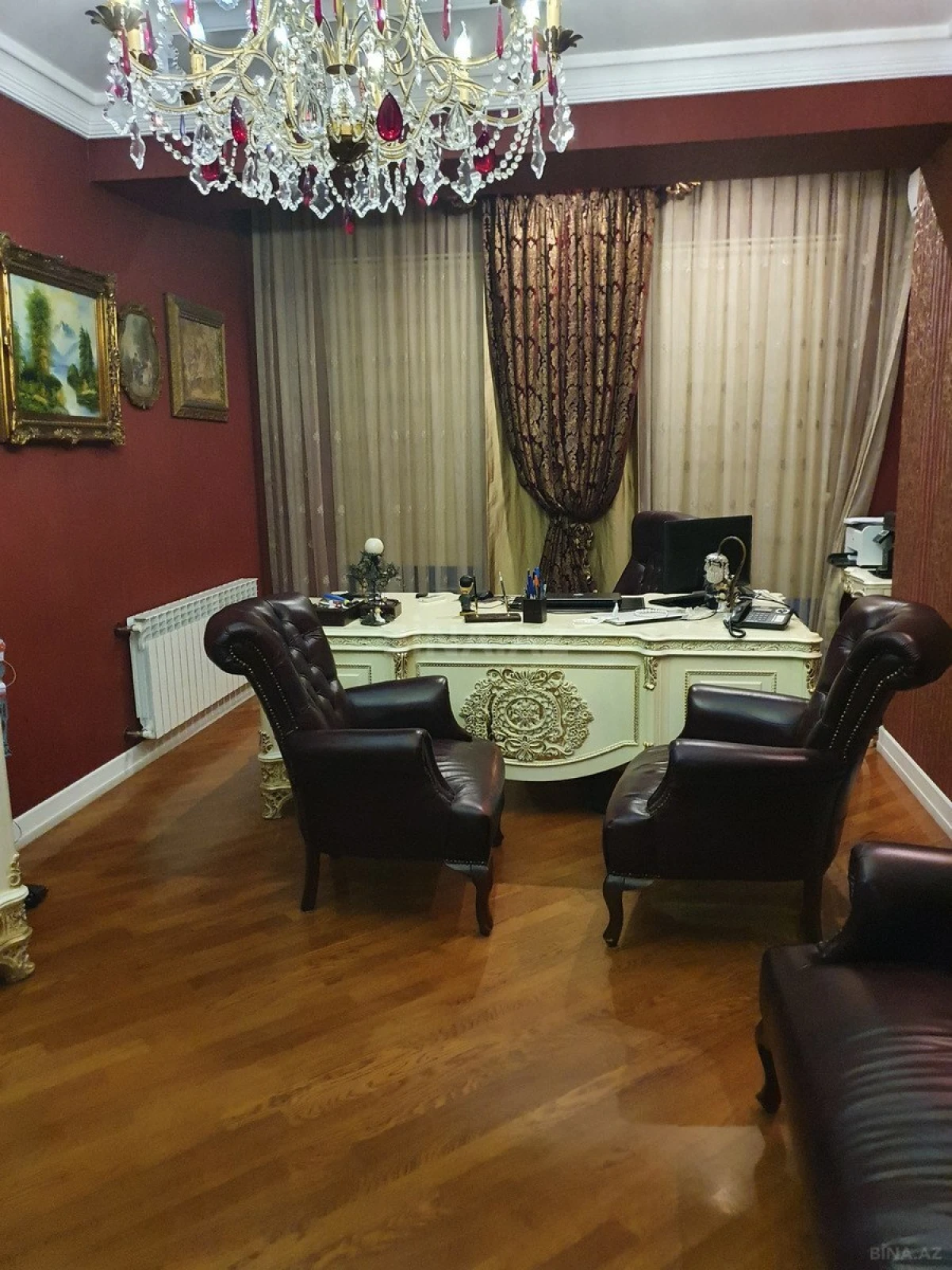 Satılır 5 otaqlı mənzil 330 m²