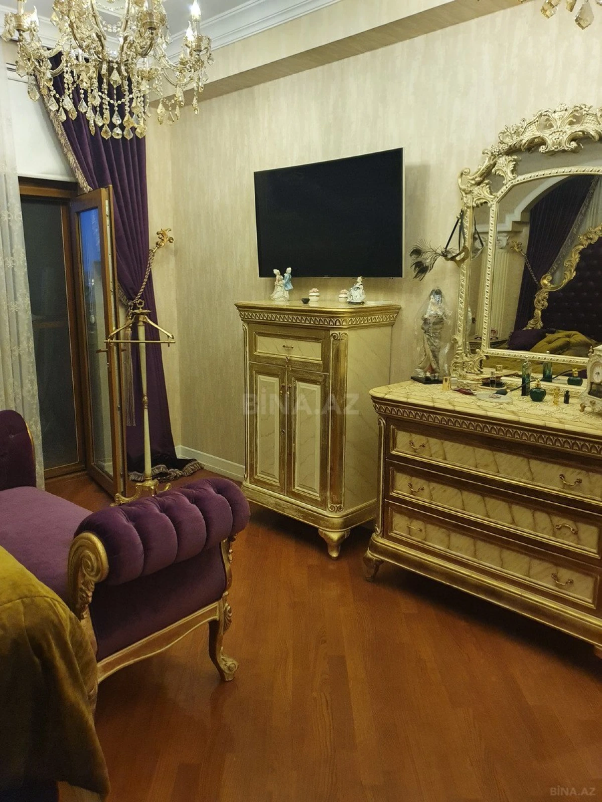 Satılır 5 otaqlı mənzil 330 m²