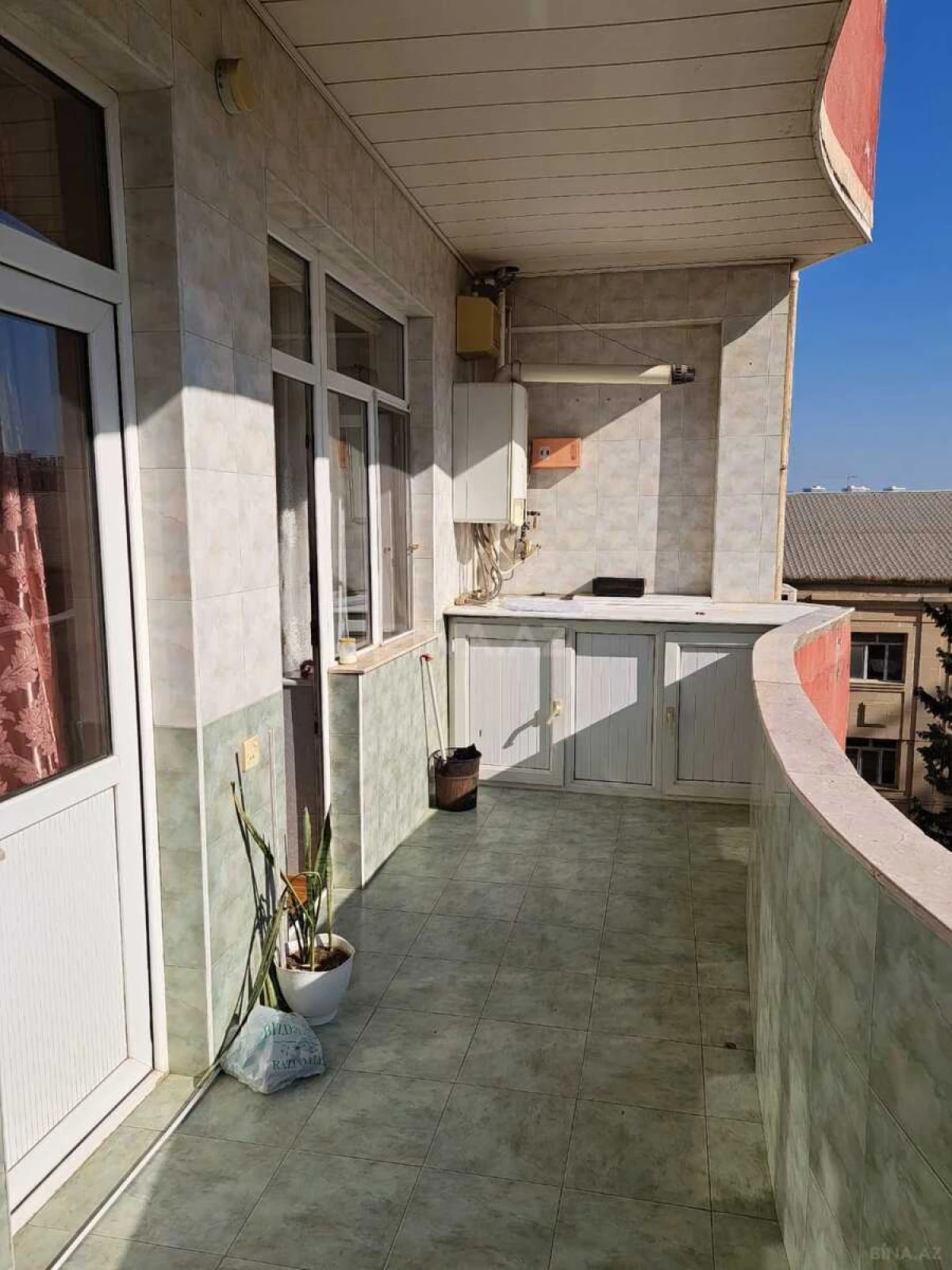 Satılır 4 otaqlı mənzil 161 m²