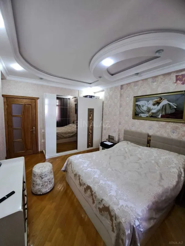 Satılır 4 otaqlı mənzil 161 m²