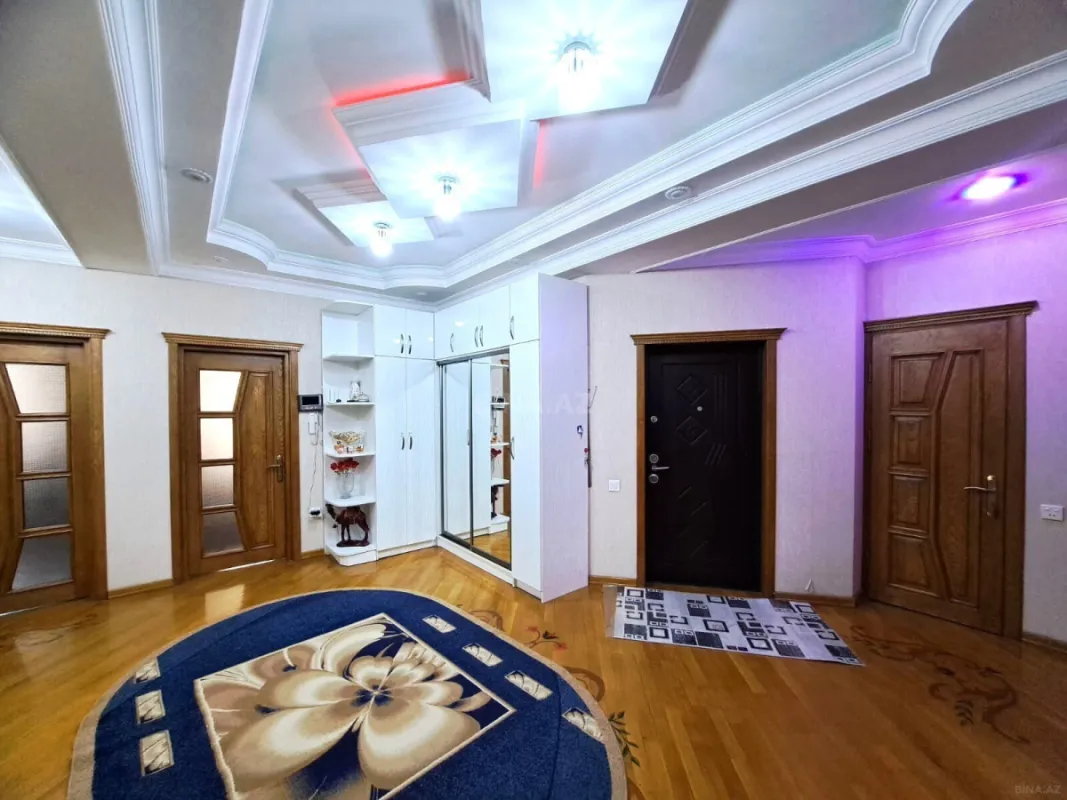 Satılır 4 otaqlı mənzil 161 m²