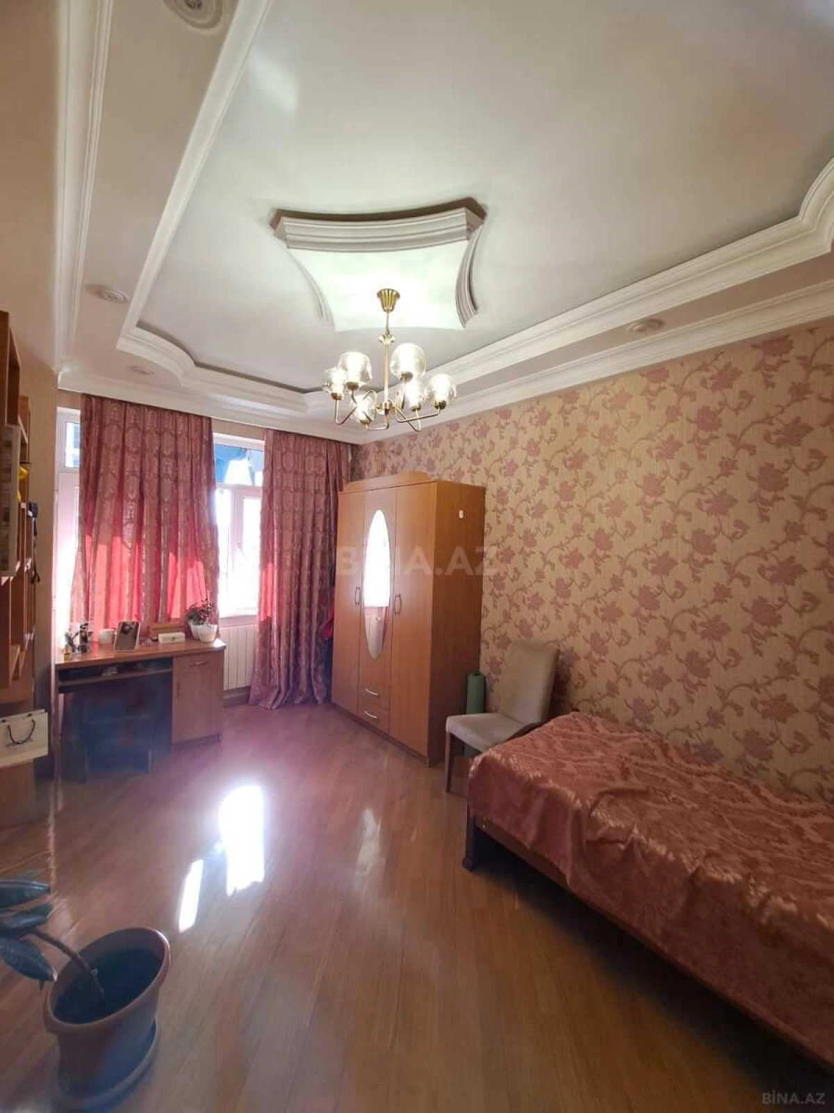 Satılır 4 otaqlı mənzil 161 m²