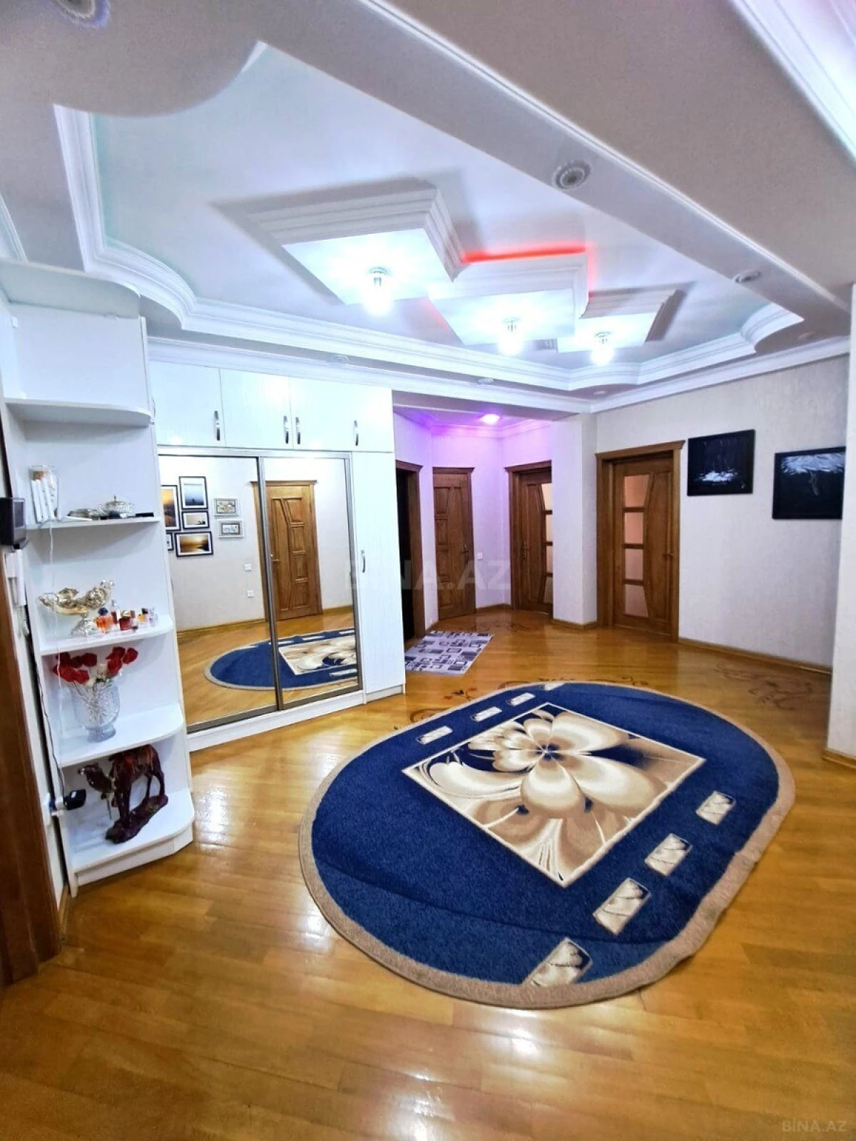 Satılır 4 otaqlı mənzil 161 m²