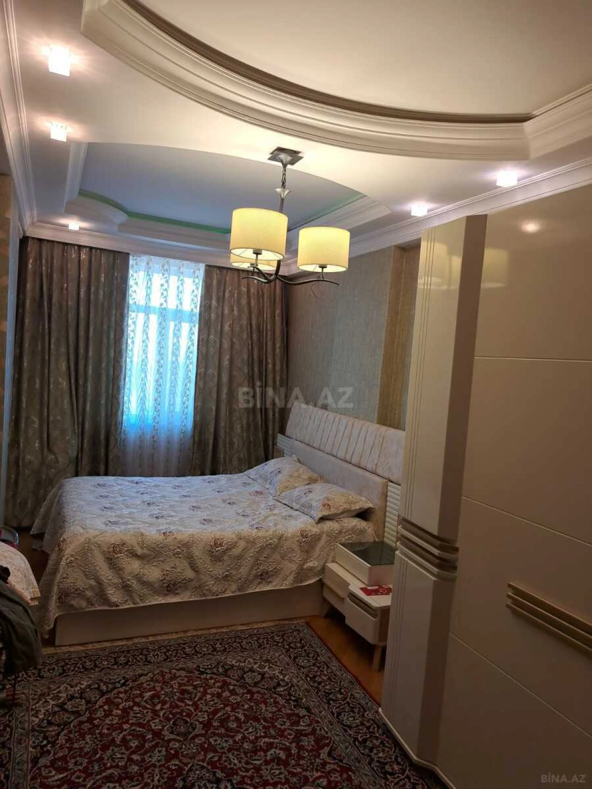 Satılır 4 otaqlı mənzil 161 m²