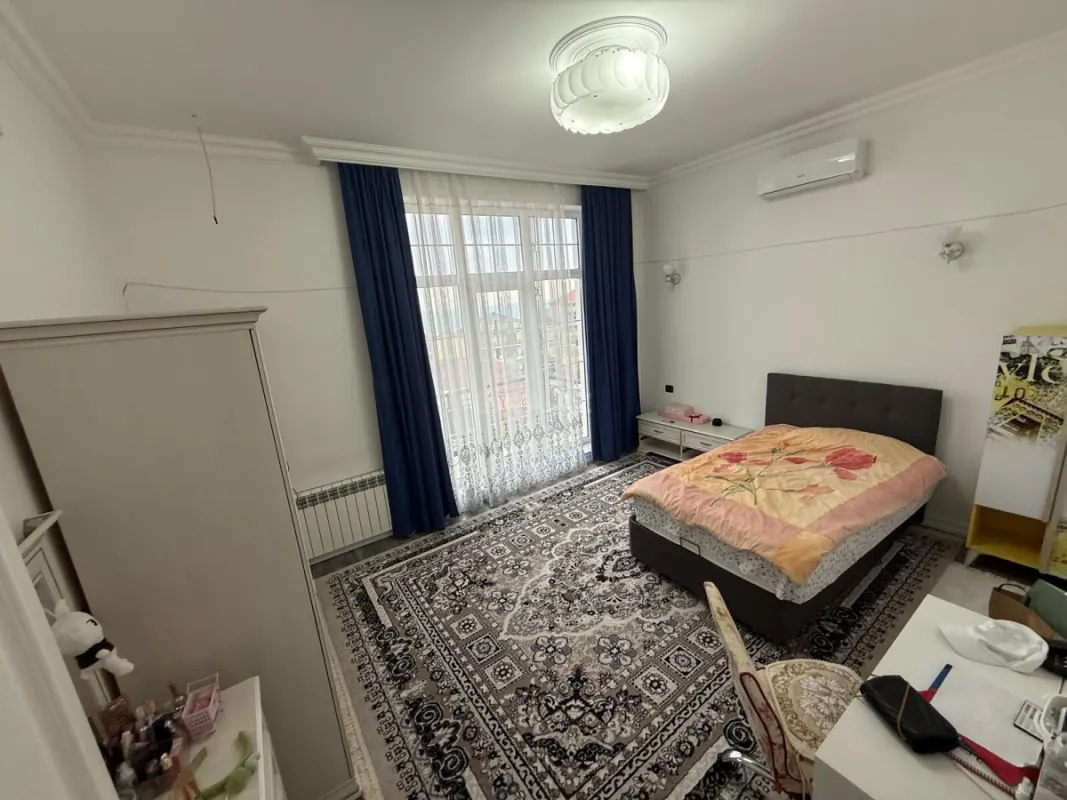 Satılır 7 otaqlı həyət evi 350 m²