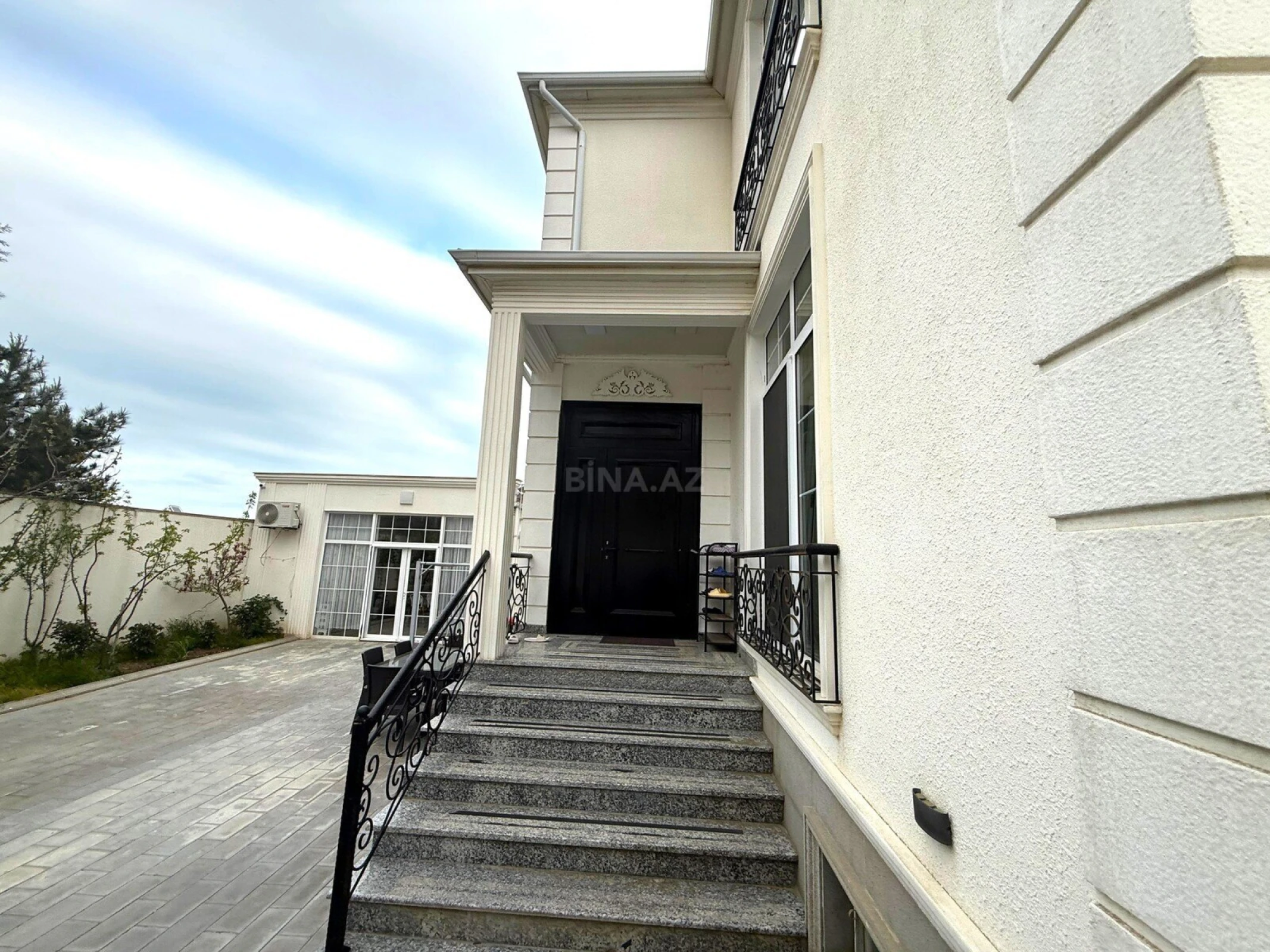 Satılır 7 otaqlı həyət evi 350 m²