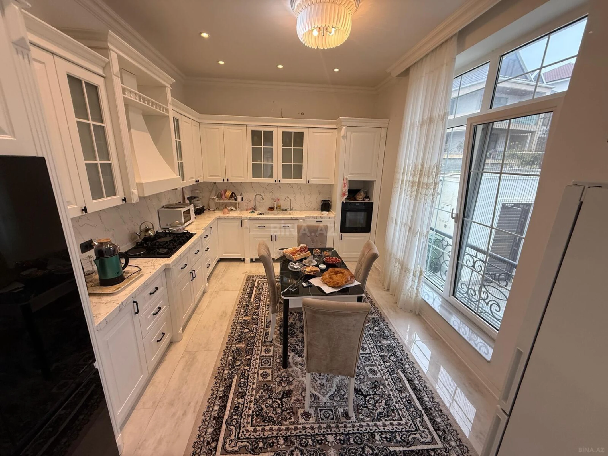 Satılır 7 otaqlı həyət evi 350 m²