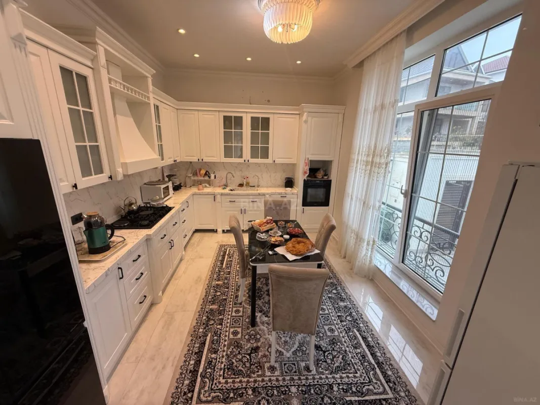 Satılır 7 otaqlı həyət evi 350 m²