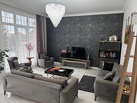 Satılır 7 otaqlı həyət evi 350 m²