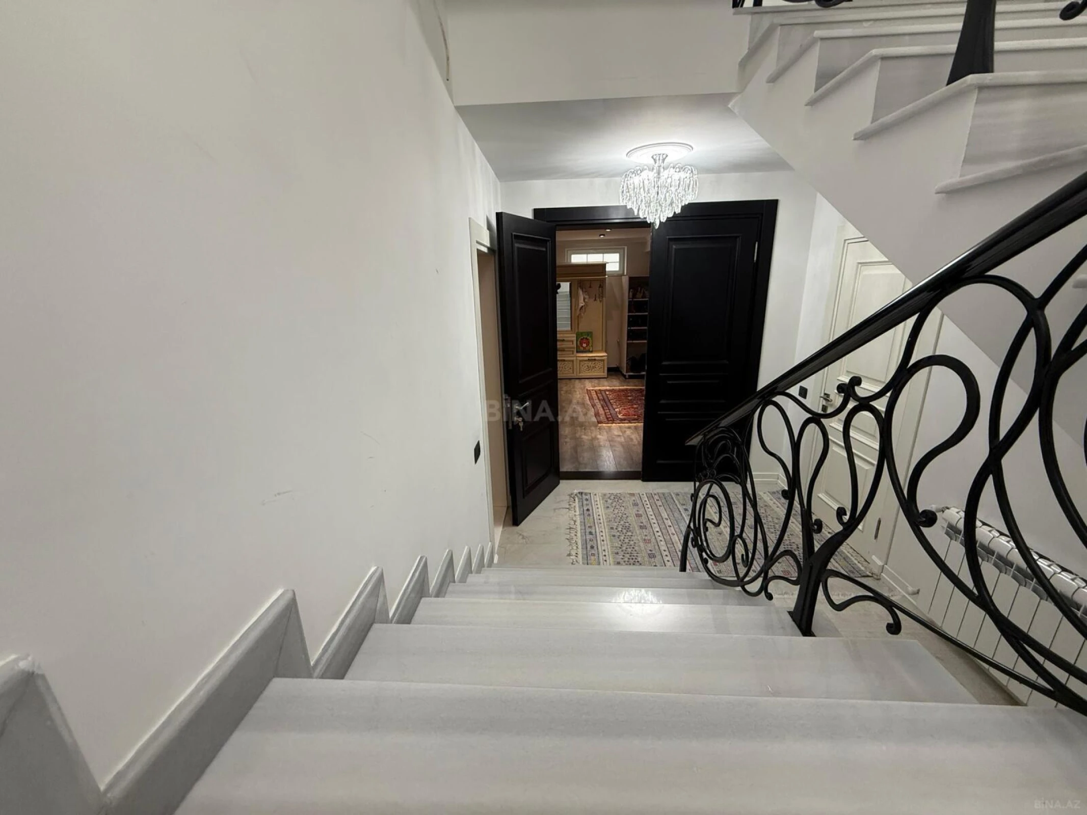 Satılır 7 otaqlı həyət evi 350 m²
