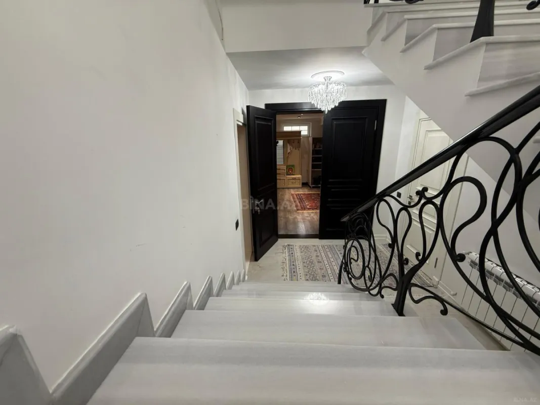 Satılır 7 otaqlı həyət evi 350 m²