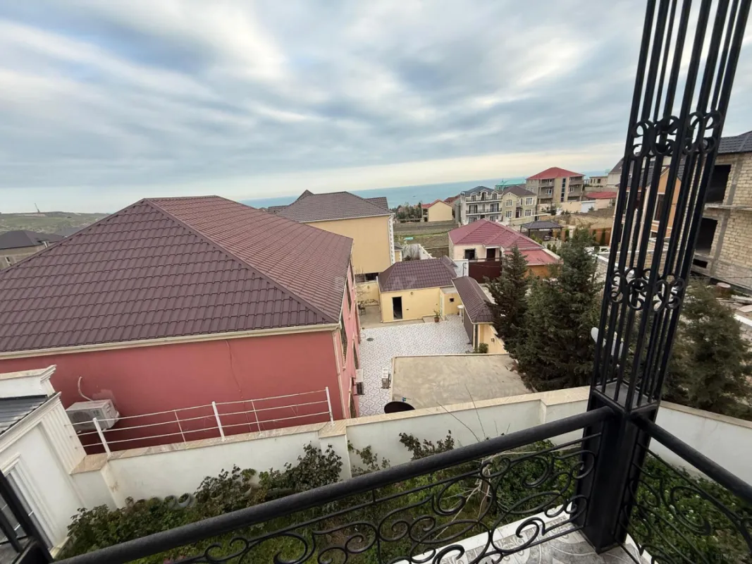 Satılır 7 otaqlı həyət evi 350 m²