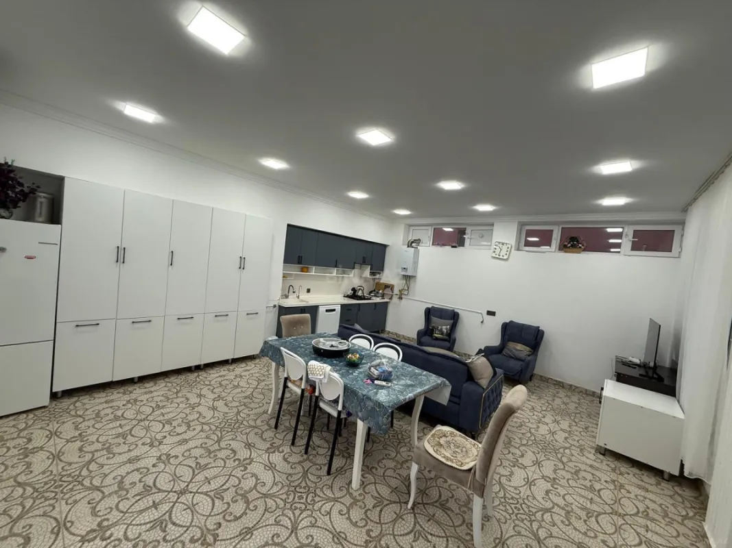 Satılır 7 otaqlı həyət evi 350 m²