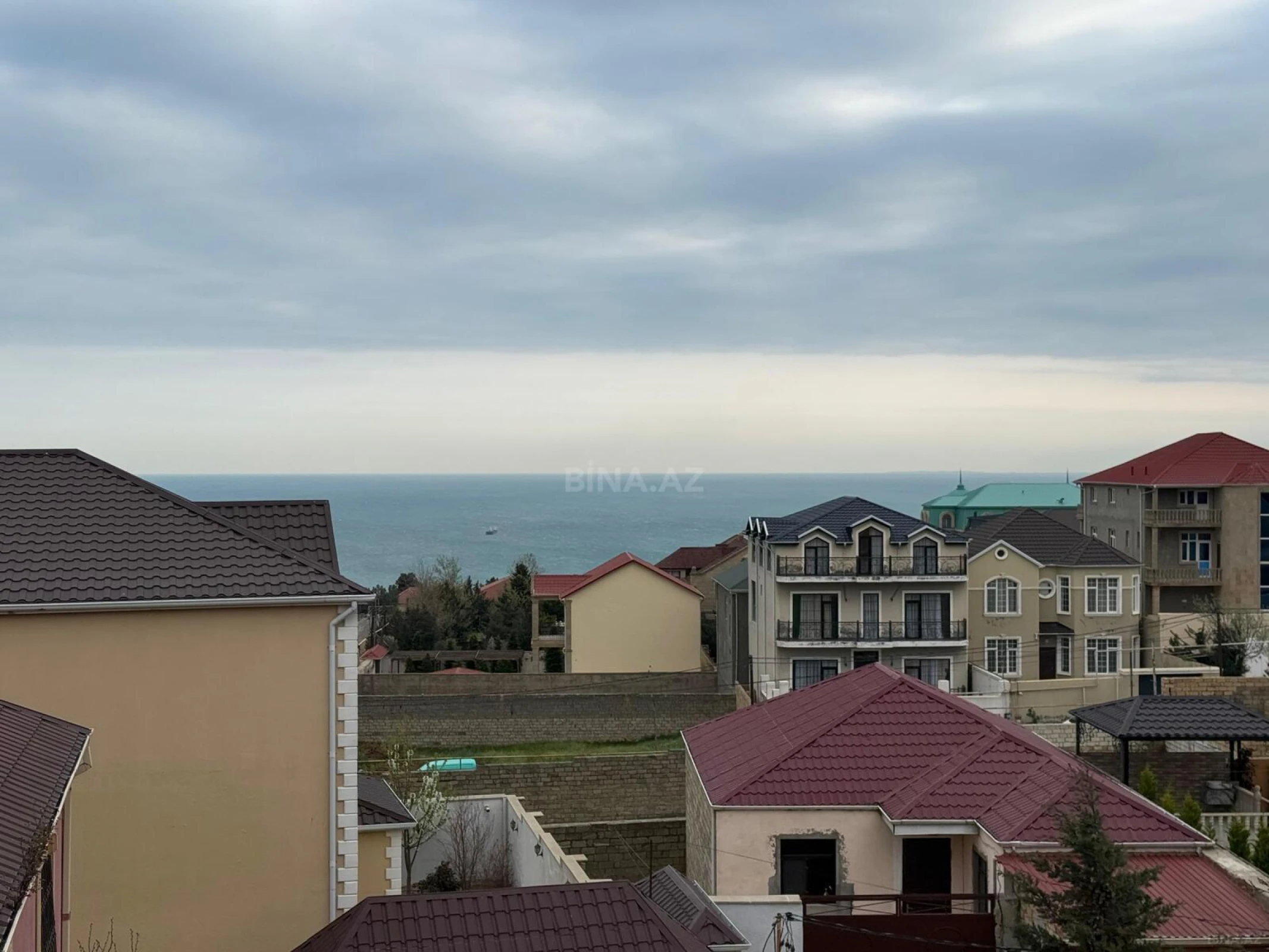 Satılır 7 otaqlı həyət evi 350 m²