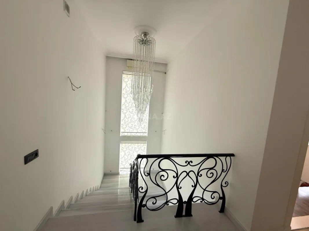 Satılır 7 otaqlı həyət evi 350 m²