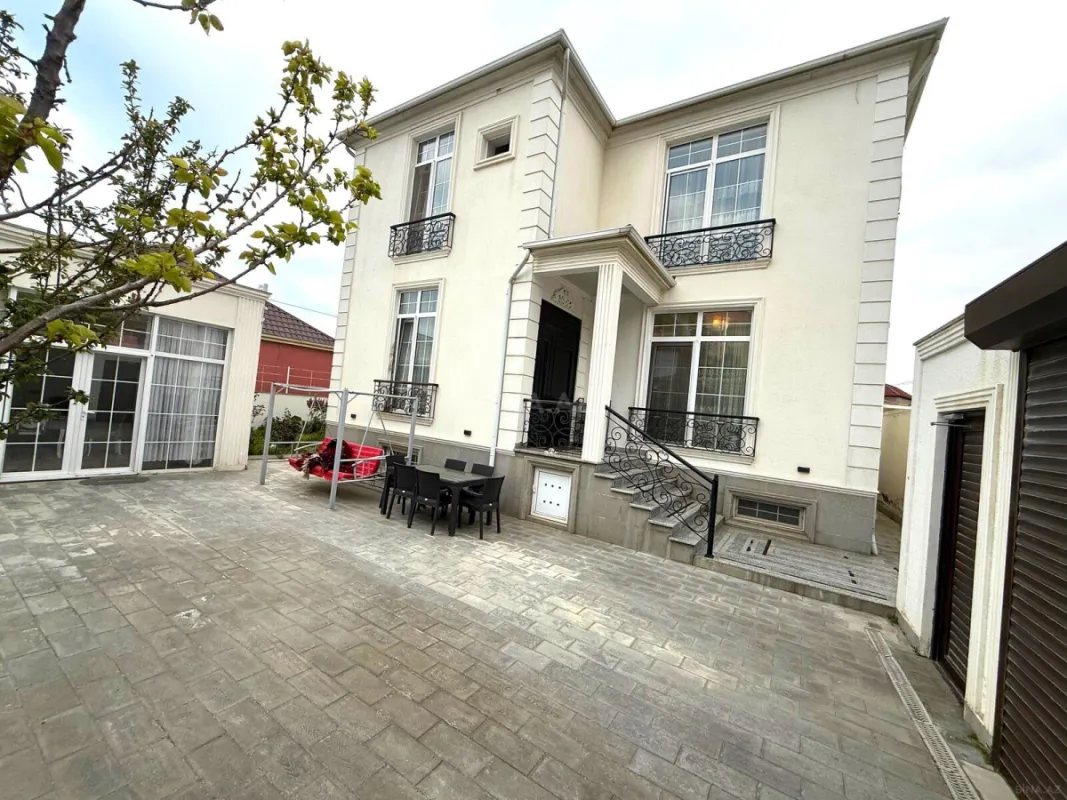 Satılır 7 otaqlı həyət evi 350 m²