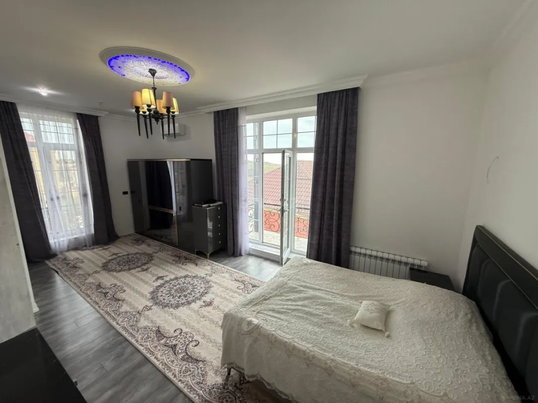 Satılır 7 otaqlı həyət evi 350 m²