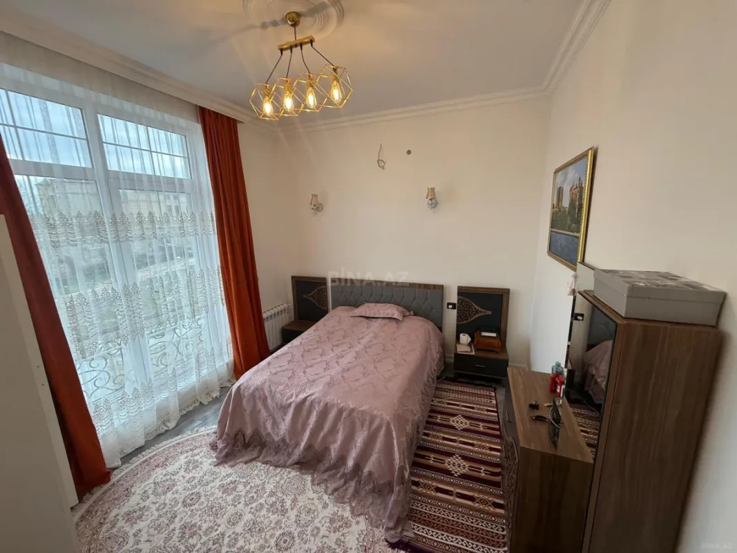 Satılır 7 otaqlı həyət evi 350 m²