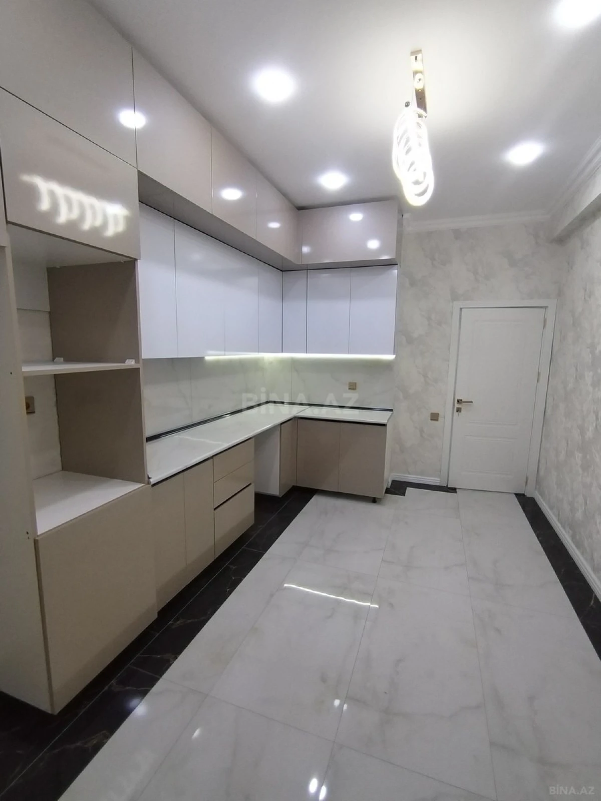Satılır 2 otaqlı mənzil 65 m²