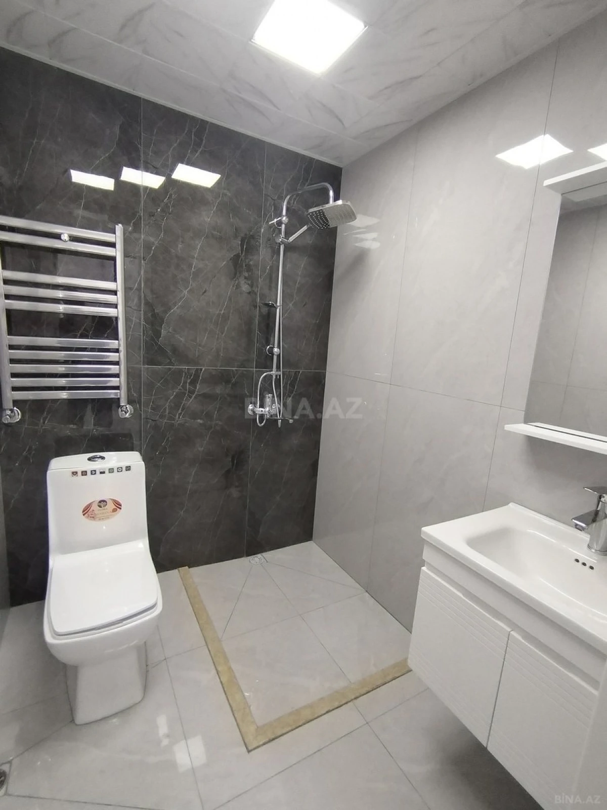 Satılır 2 otaqlı mənzil 65 m²