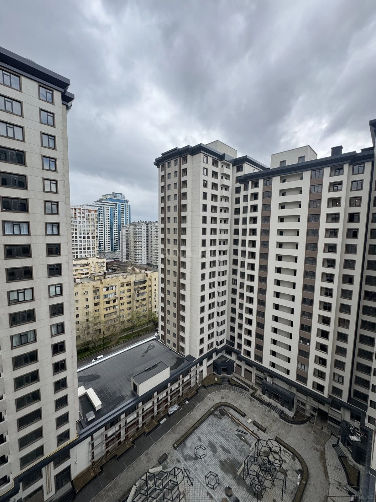 Kirayə verilir 2 otaqlı mənzil 108 m²